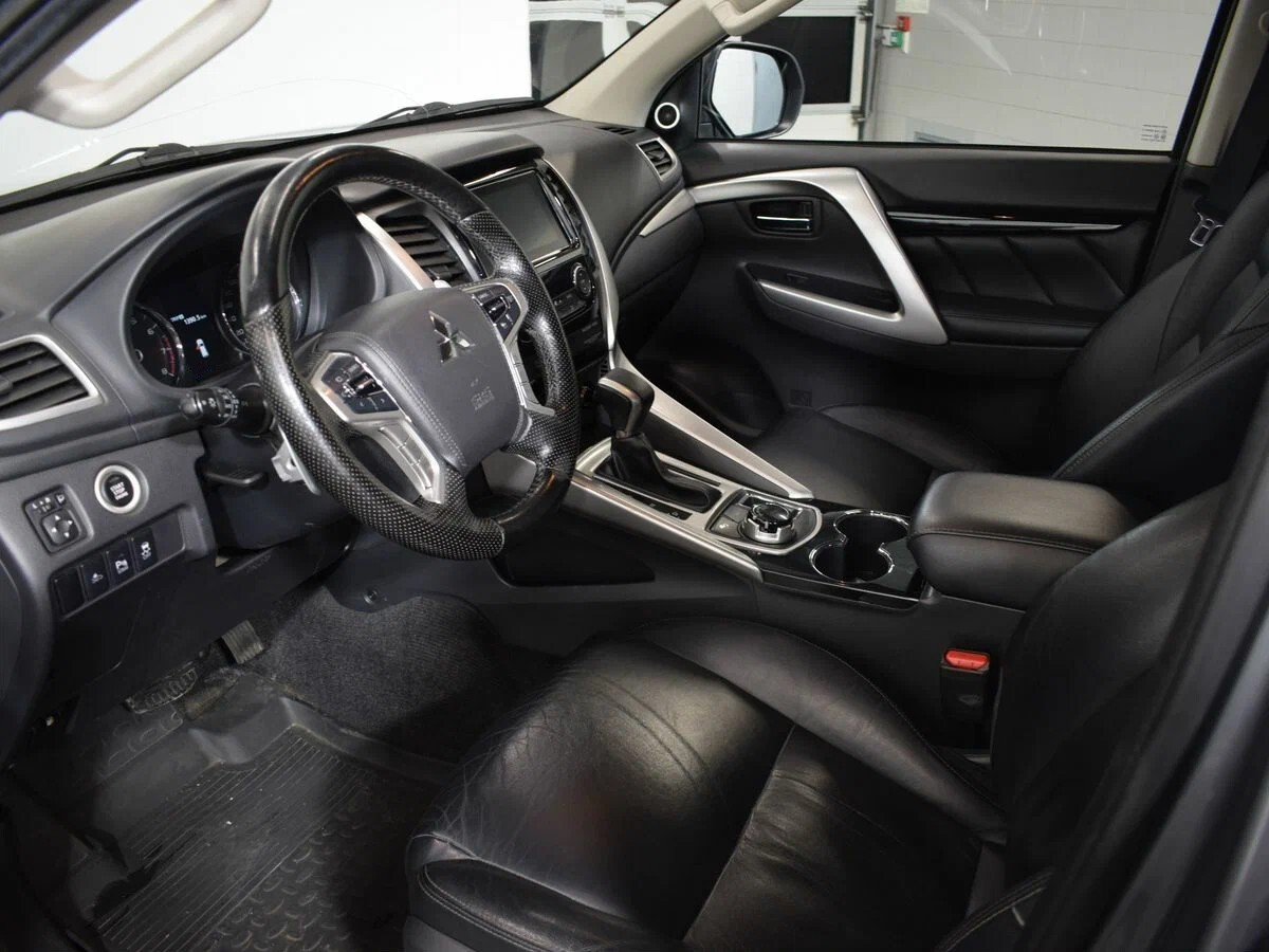 Mitsubishi Pajero Sport, III