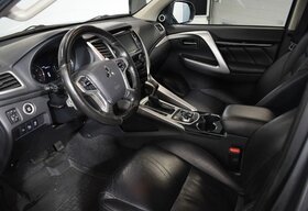 Mitsubishi Pajero Sport, III