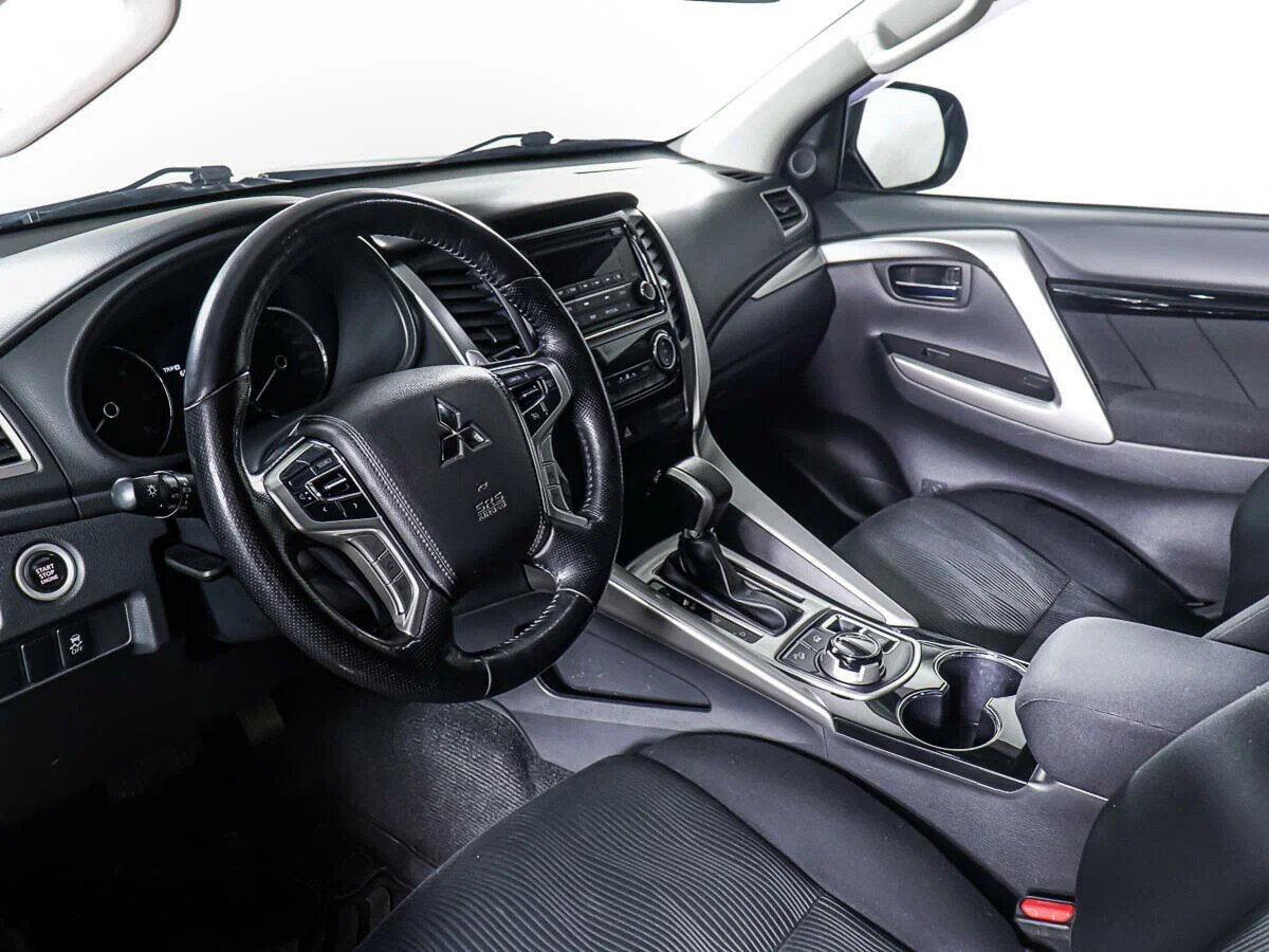 Mitsubishi Pajero Sport, III