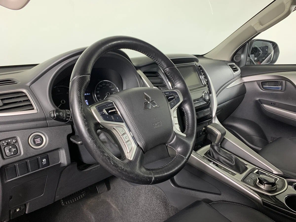 Mitsubishi Pajero Sport, III