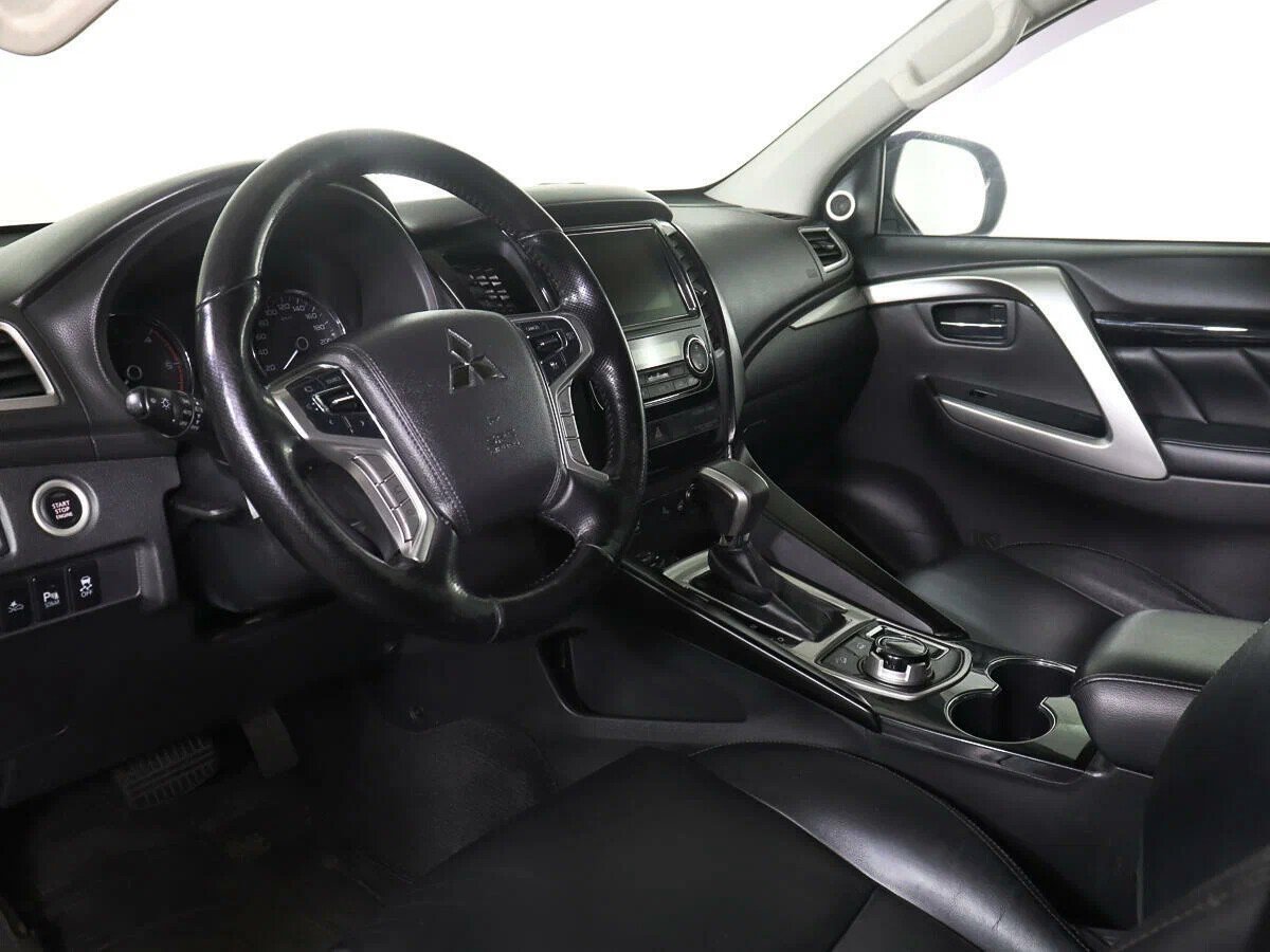 Mitsubishi Pajero Sport, III