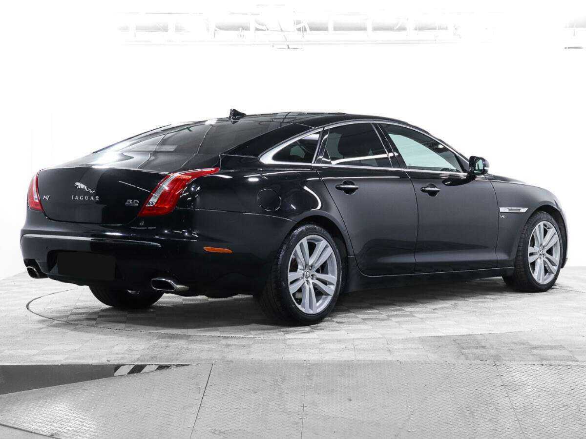 Jaguar XJ