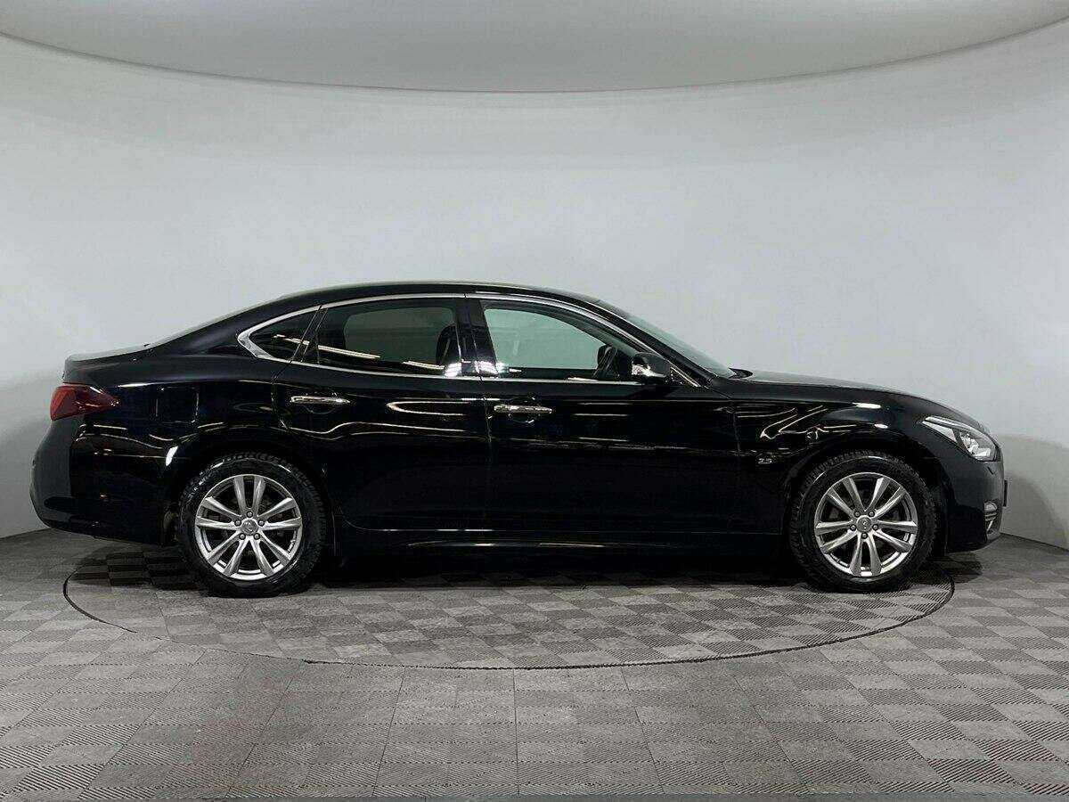 Infiniti Q70
