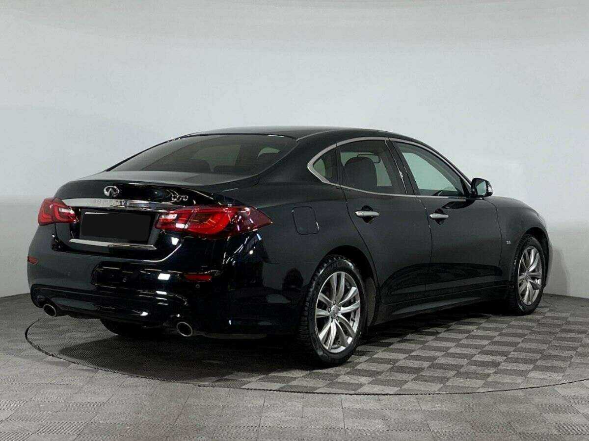 Infiniti Q70