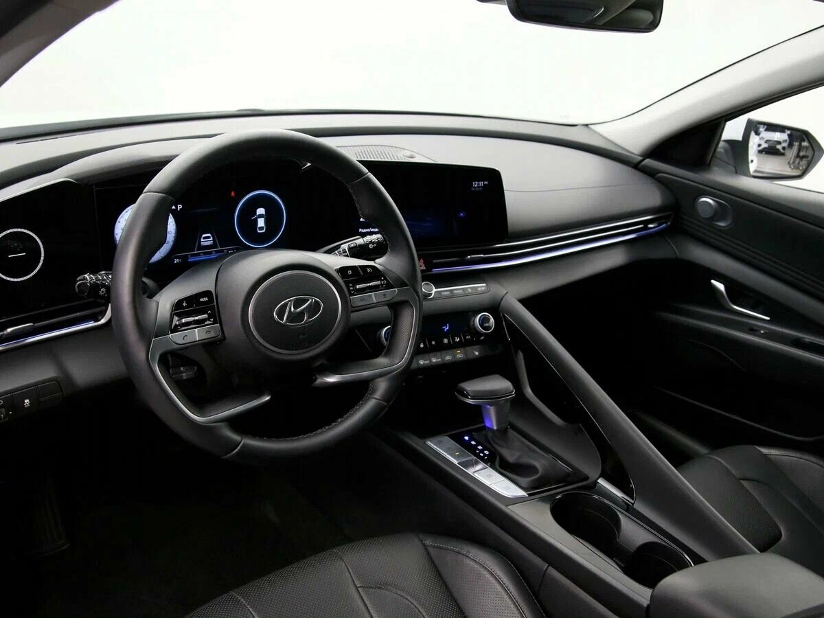 Hyundai Elantra, VII (CN7)