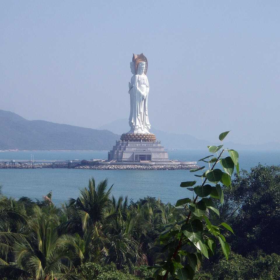 Статуя Гуаньинь в Наньшань