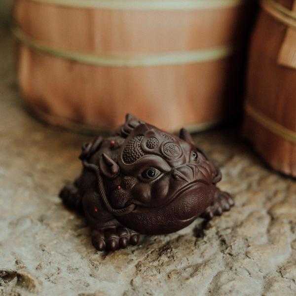 чайная фигурка жаба три лапы с монетой