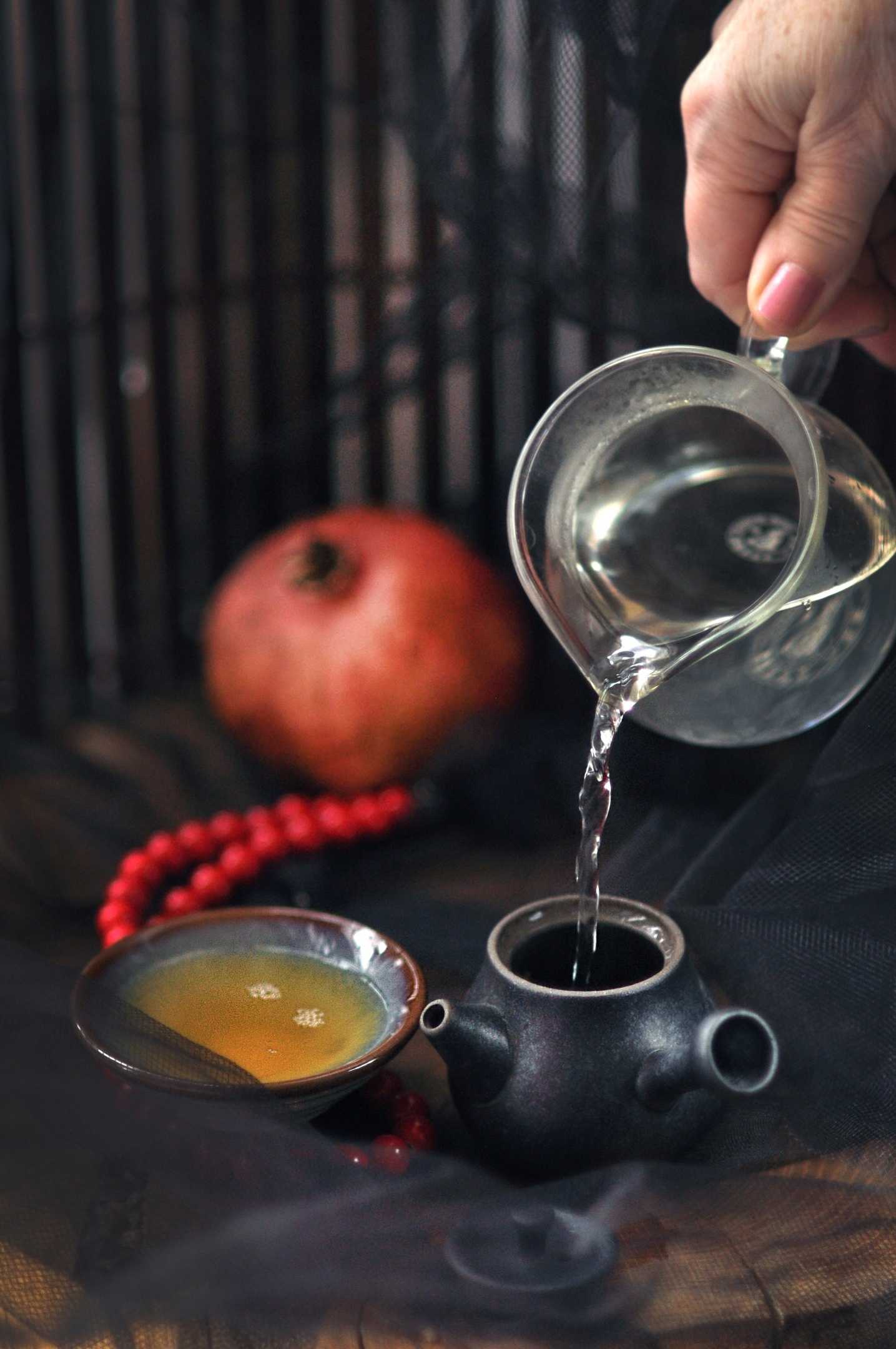 Teaworkshop. Чайник «дэ Хуа». Черный чай в чайнике. Кальян и чайник чая. Фуцзяньская керамика.