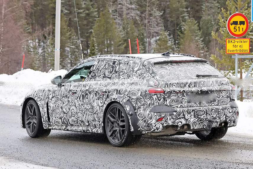 Новый Audi RS 5 Avant 2025 года был замечен на зимних тестах
