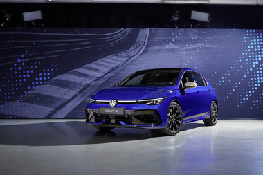 Компания Volkswagen представила обновленный Golf R 2025 года