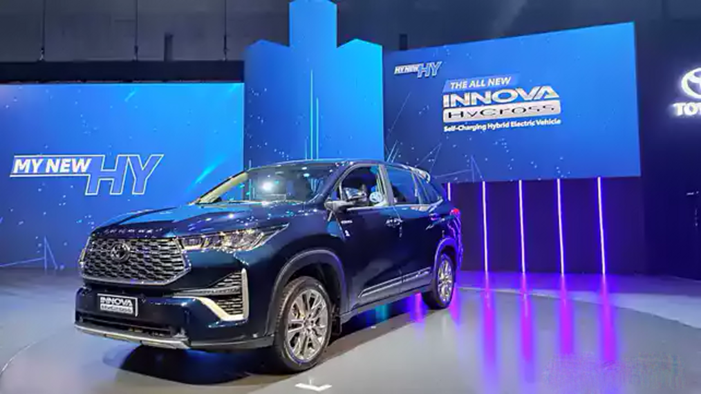 Toyota Innova Hycross представлена в Индии 