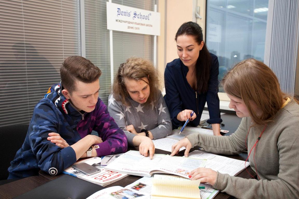 Language schools moscow. Denis School. Denis School Санкт-Петербург. Английская школа СПБ. Английская школа в Питере.