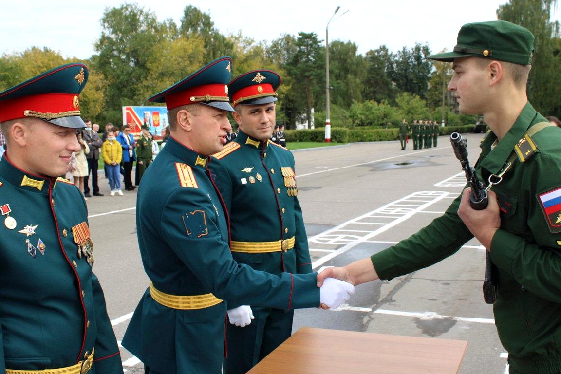 Московское военное командное училище. Военное училище. Военная присяга. Высшее военное училище в Краснодаре фото курсанта 1 курса учеба.