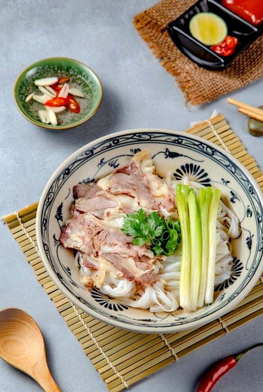 Viet вьетнамская кухня. Вьетнамская кухня. Ресторан вьетнамской кухни. Вьетнамский фаст фуд. Вьетнамская кухня фаст фуд.