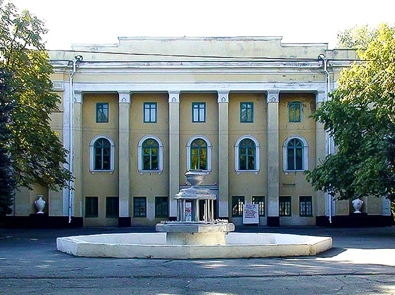 Погода лиховской каменск шахтинский. ДК железнодорожников мкр Лиховской. ДК железнодорожников Каменск-Шахтинский. Микрорайон Лиховской Каменск-Шахтинский. Дом культуры Каменск Шахтинский.