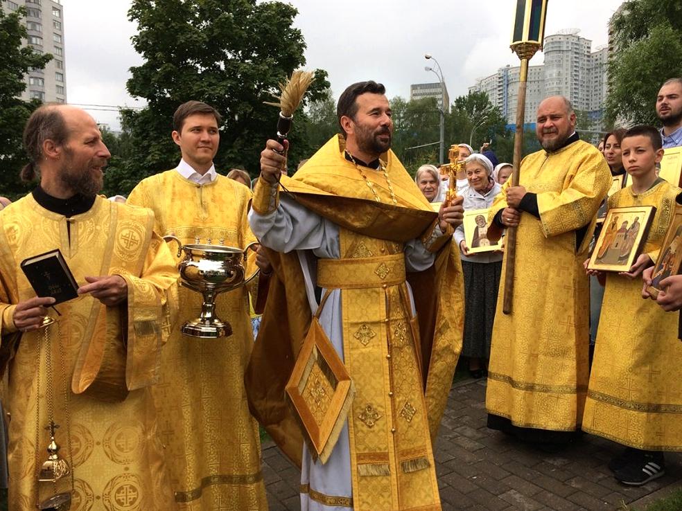 Изображение №5 компании Храм святых апостолов Петра и Павла в Тропарево