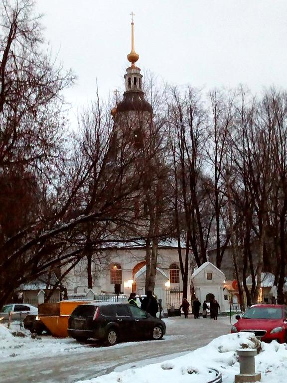 Церковь юности 17. Храм в Москве в Вешняках. Церковь Троицы в Вешняках Москва. Церковь в Вешняках Владычино. Храм Успения в Вешняках.