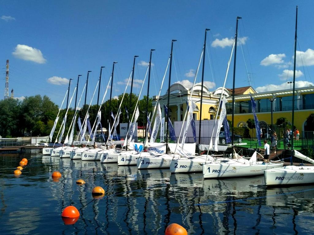 Яхт клуб ленинградское шоссе. "Royal Yacht Club" / Москва , Ленинградское шоссе , 39. Королевский яхт-клуб в Лондоне.