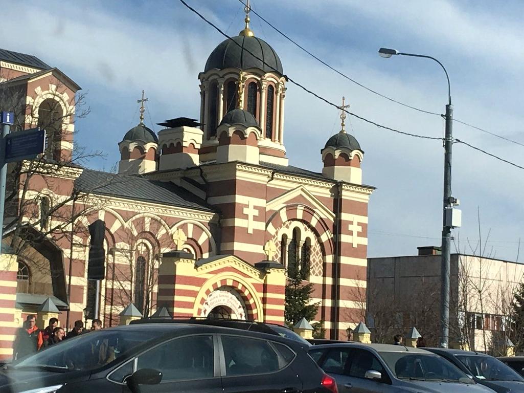 Храм отрада и утешение москва. Улица Поликарпова Отрада и утешение. Парковка у храма. Храм Отрада и утешение Ром. Храм Отрада и утешение Поликарпова 16  как доехать от метро Беговая.