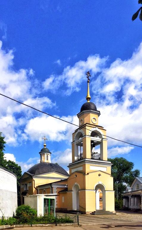 Храм святых бессребреников космы. Храм Косьмы и Дамиана в Химках. Храм святых бессребреников Космы и Дамиана в Космодемьянском. Храм Косьмы и Дамиана в с. Космодемьянском Москва.. Косьмы и Дамиана в Химках.