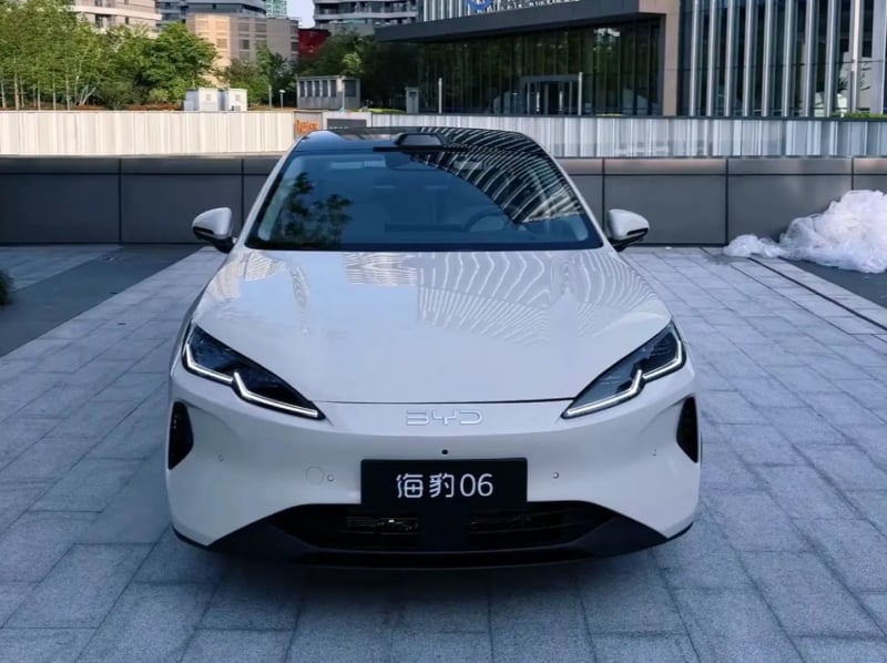 Новый BYD Seal 06 прибывает к дилерам до запуска: мощность 240 кВт и быстрая зарядка раскрыты