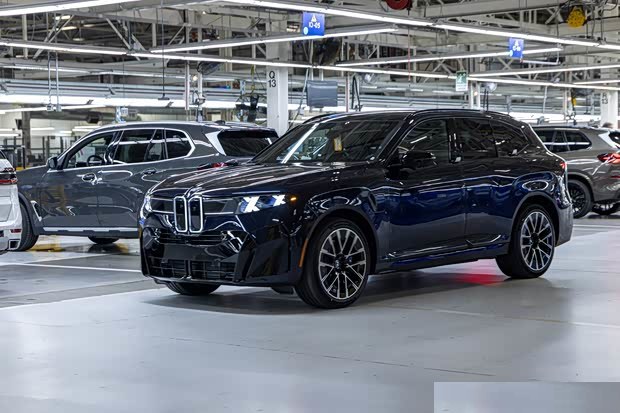 Новый BMW X5 и электрический BMW iX5 с несколькими вариантами силовых установок официально представлены — старт продаж за рубежом в конце года.
