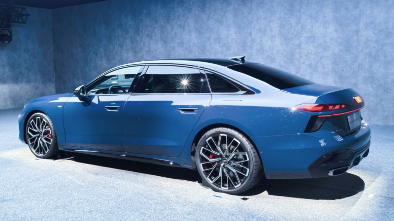 Цена новой Audi A6L в Китае упала на 17 780 долларов.