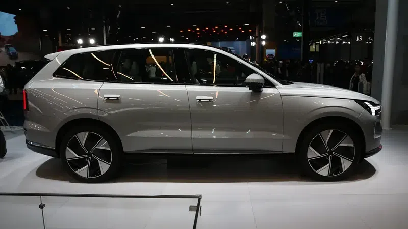 Volvo представит китайские электромобили EX90 и ES90 на мероприятии, посвященном 99-летию компании 15 апреля.