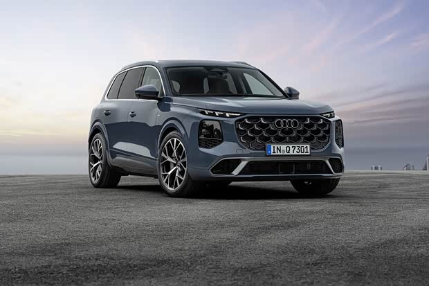Представлен новый Audi Q7: обновленный дизайн и впервые в истории модель с шестиместной компоновкой.