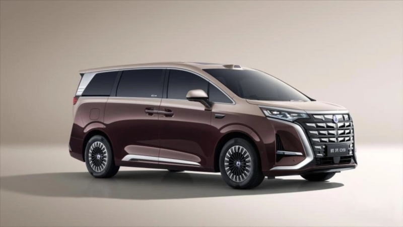 BYD раскрывает интерьер обновленного Denza D9 в преддверии предпродажи 29 марта с трехрядной компоновкой