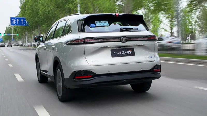 Внедорожник Changan CS75 Plus с системой HEV начинает предварительные продажи в Китае