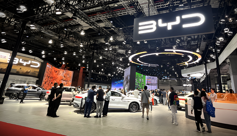 Ценовая война развивается: BYD, Tesla и Xiaomi запускают 7-летние кредиты для борьбы со спадом продаж в 2026 году
