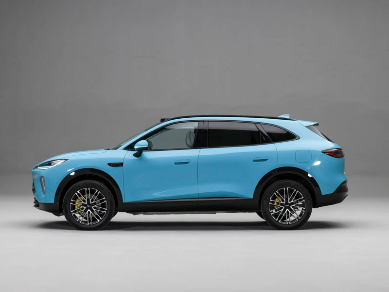 Гибридный внедорожник Chery Fulwin T9L с пробегом в смешанном цикле 2000 км поступит в предварительную продажу по цене от 20 300 долларов США.