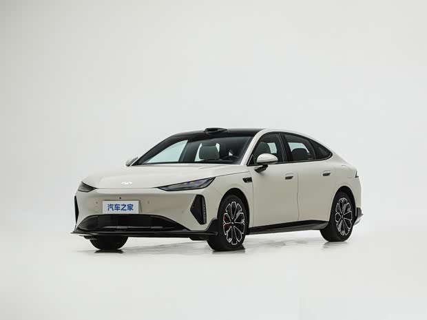 Geely Tugella и Tank 500: новые версии с запасом хода до 1200 км и полным приводом — что выбрать для российских дорог?