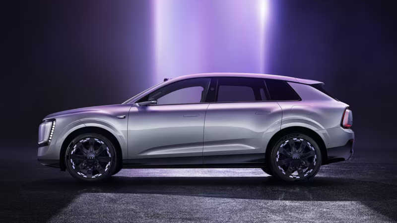 Серийный AUDI E7X показан во время тестов в холодную погоду