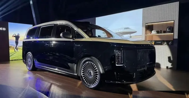 Luxeed V9 для экспорта: новая внешность, обновлённый салон и комплекс автопилота Falcon — живые фото с зарубежного рынка.