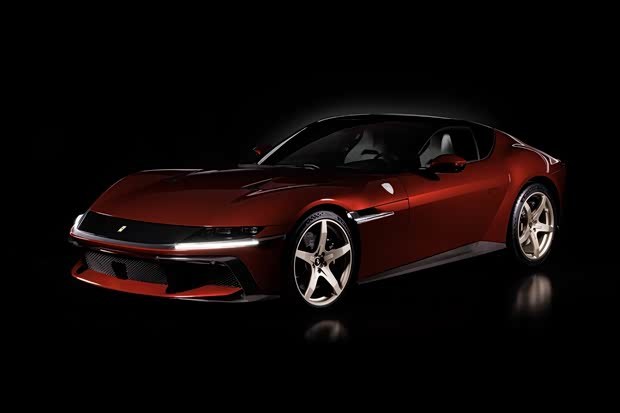 Ferrari 12Cilindri Manuale представлена с новой системой управления — механическая коробка и 830 л.с. для ценителей чистых эмоций.