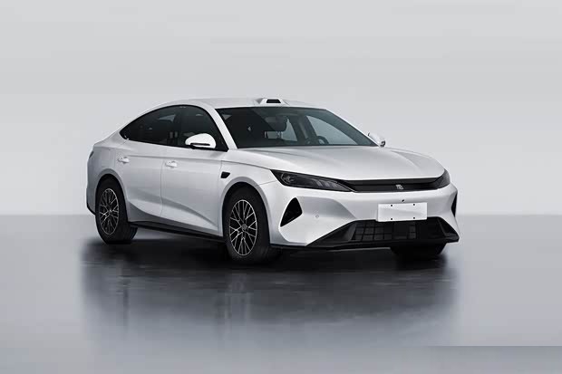 Новый BYD Qin PLUS DM-i засветился в базе: длина 4840 мм, добавлен лидар — седан готовится к выходу на рынок.