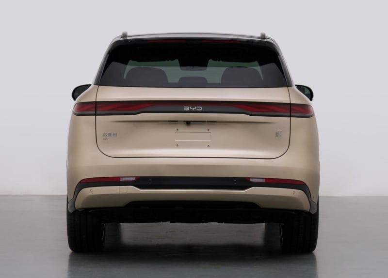 Новый электрический кроссовер BYD Tang EV AWD с двумя двигателями мощностью 691 л.с. и максимальной скоростью 250 км/ч поступил в продажу
