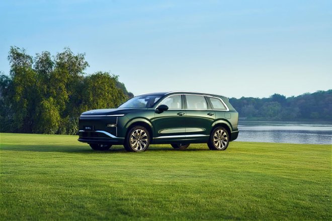 Вышел новый SUV Wuling с шестью местами - Xingguang L, который будет представлен на автосалоне в Пекине.