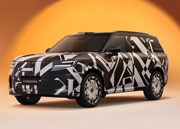 Lincoln показал официальные шпионские фото флагманского электрического SUV с лидаром и необычными дисками-«таблетками».