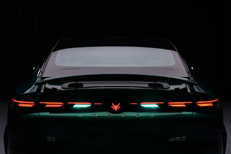 Новый Alpha S5 от Arcfox начинает предварительные продажи с опциями EREV