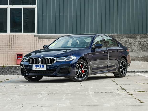 BMW отзывает в Китае импортные 5-Series, 7-Series и 8-Series из-за риска в соединении карданного вала с задним редуктором.