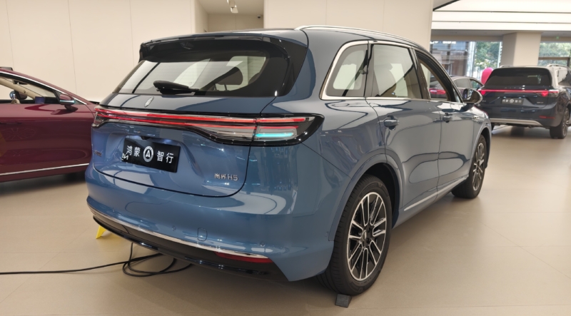 Воскресный Китайский драйв | Удар Huawei начального уровня: Saic H5 нацелен на Tesla и Leapmotor