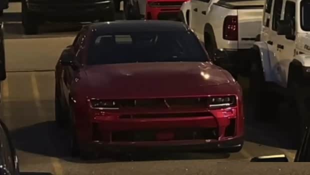 Слухи о возвращении «Hellcat»: в Сети появились шпионские снимки нового Dodge Charger SRT — возможна ещё более мощная версия.