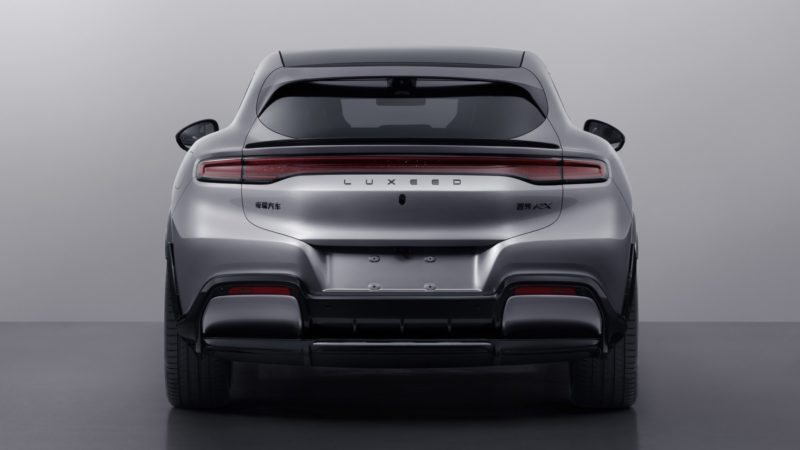 Скандал вокруг заявлений о "дизайнере Ferrari" в сотрудничестве Huawei и Chery по модели Luxeed RX.
