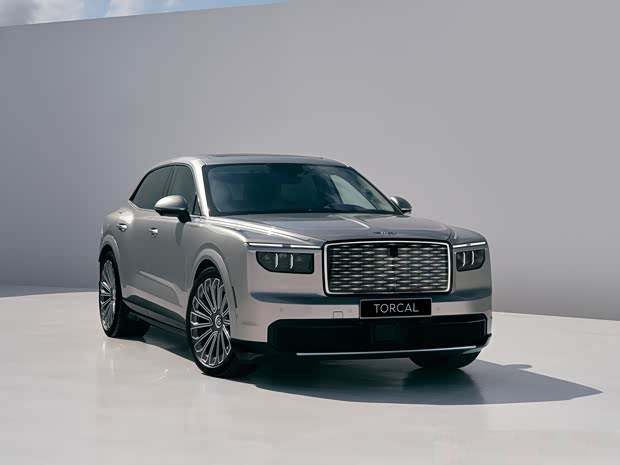 Bentley представила свой первый электромобиль — кроссовер Tocal, новинка дебютировала в Китае вместе с местными ценами.