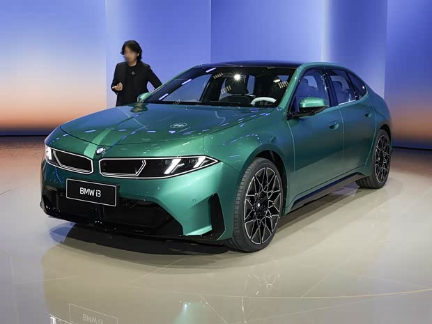 Объявлены характеристики нового BMW i3: разгон до 100 км/ч за 4,7 секунды и передний багажник объёмом 31 литр.