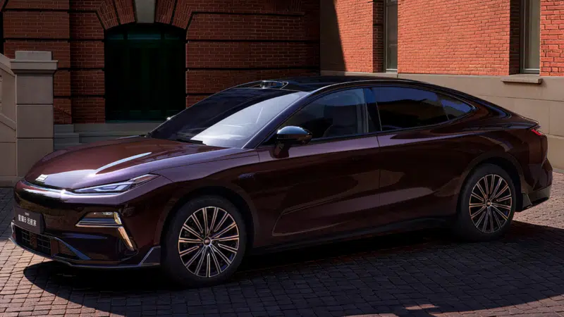 Обновленный седан Geely Starshine 8 стартовал в предпродажах в Китае с запасом хода на электромобиле 225 км