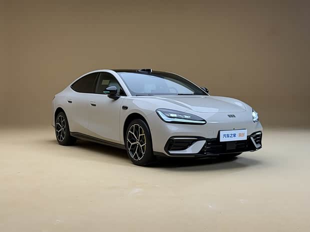 Geely Galaxy TT официально представлен: старт продаж ожидается в августе — стиль, спорт и технологии в одной модели.